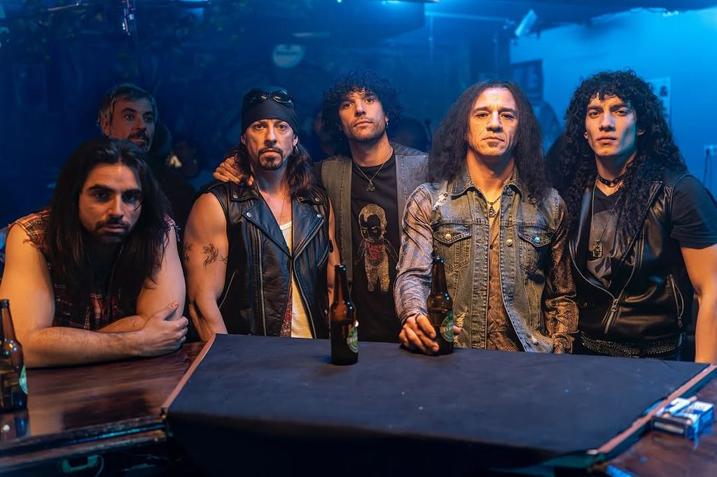 Guillermo Furiase, con sus compañeros de reparto en el rodaje de ‘Mägo de Oz: la película', entre los que se encuentran Adrián Lastra, Jon Arias, Carlos Librado y Jorge López.
