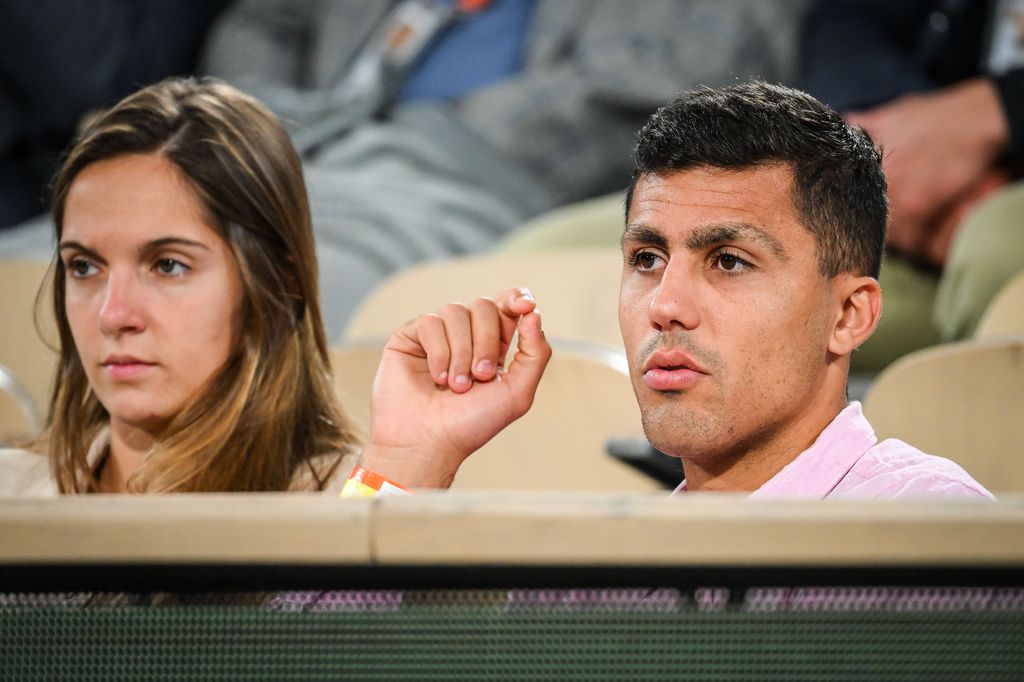 Rodri Hernández y su pareja, Laura iglesias, en Roland Garros en 2024