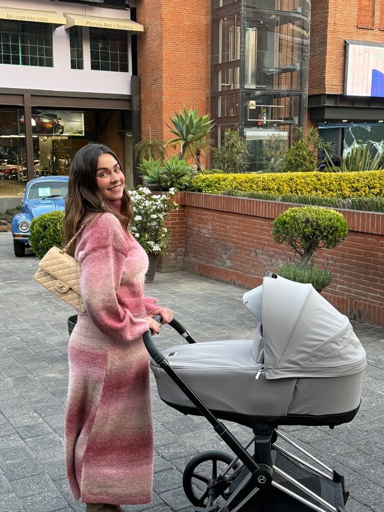 Claudia Martin, la mamá más feliz, comparte la primera salida de su bebé, Máximo 