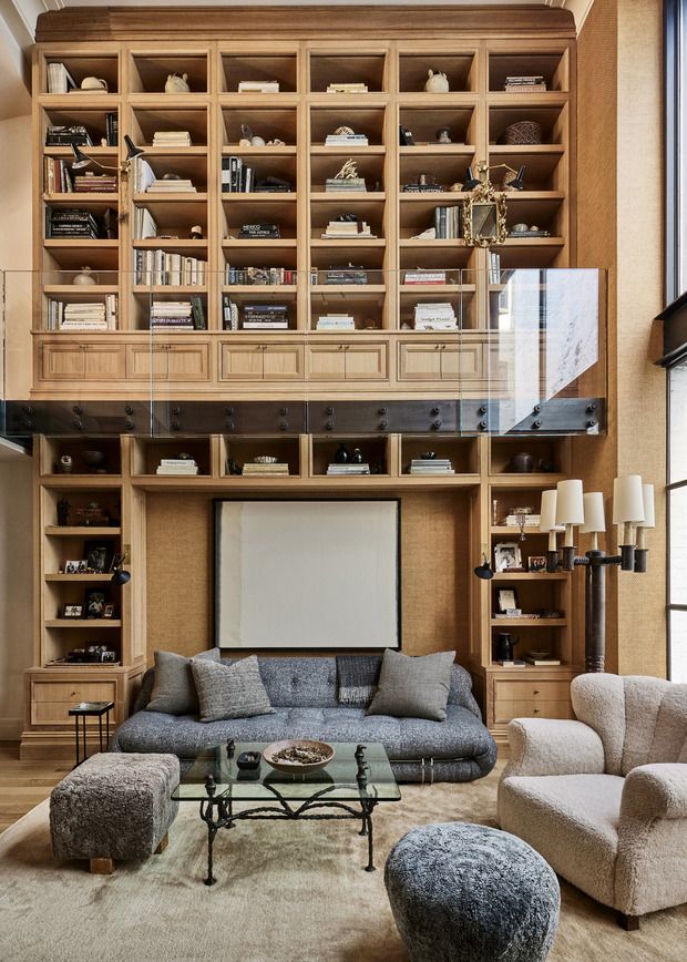 Librería de madera de doble altura