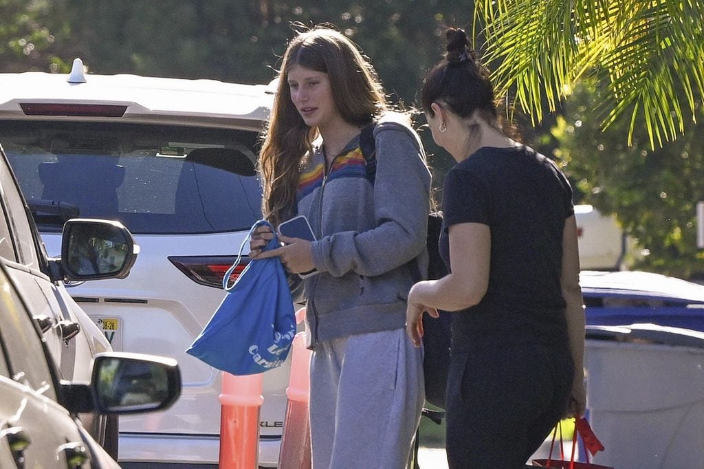Vivian Brady fue vista llegando a la casa de su madre Gisele Bündchen en Surfside.