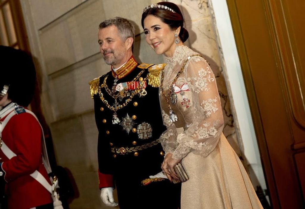 Mary de Dinamarca junto al 'bandeau' de diamantes