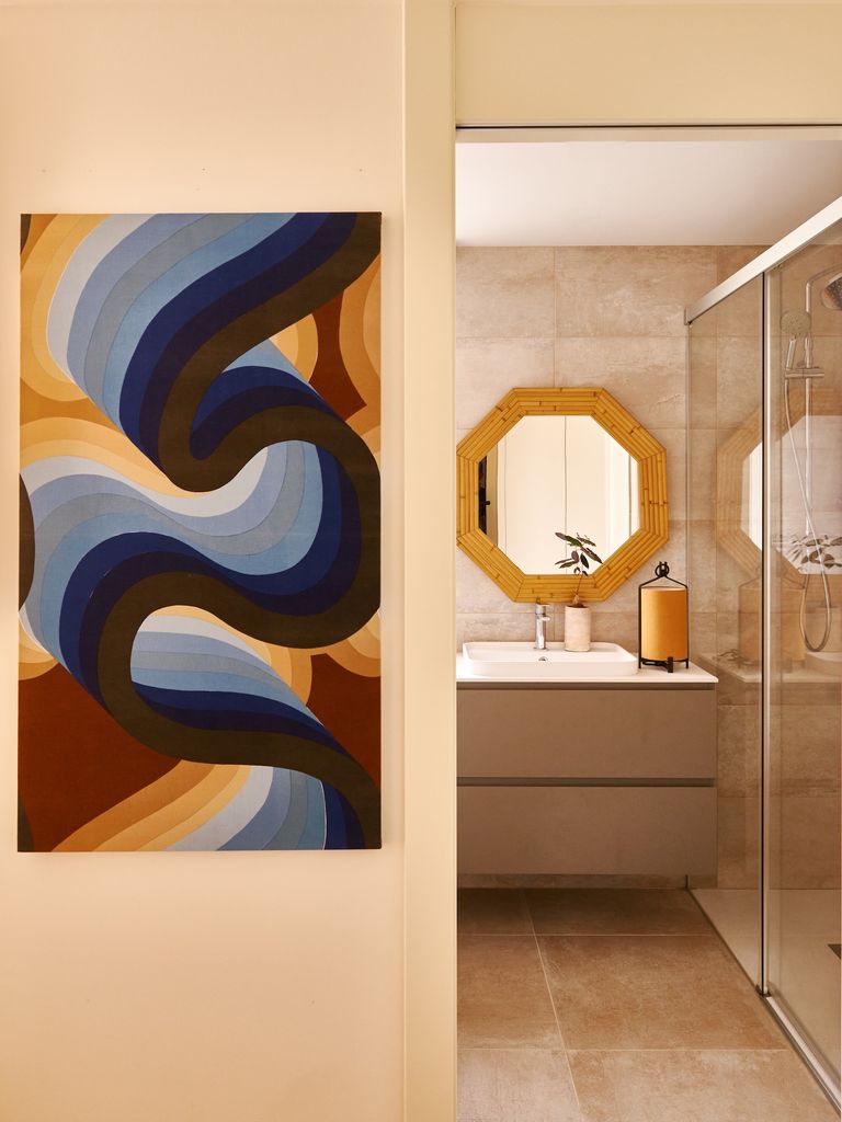 Baño con mueble suspendido. 