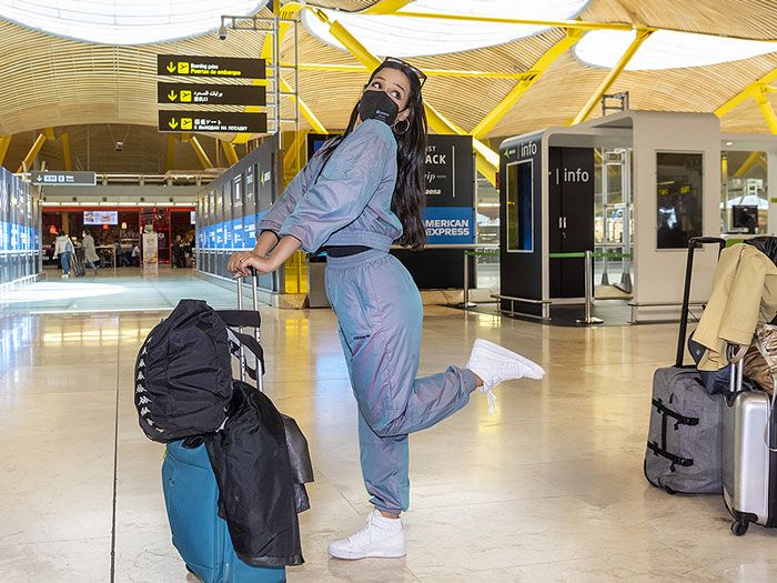 Chanel Terrero en el aeropuerto camino a Eurovisión 
