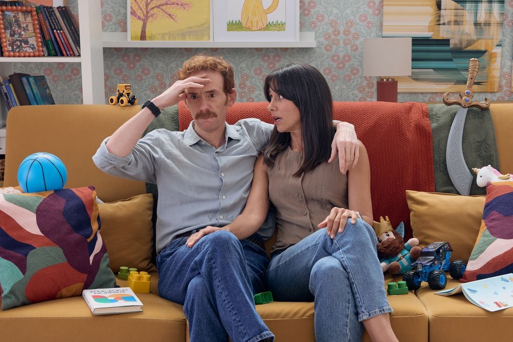 Mariam Hernández y Daniel Pérez Prada en la serie 'Padre no hay más que uno'