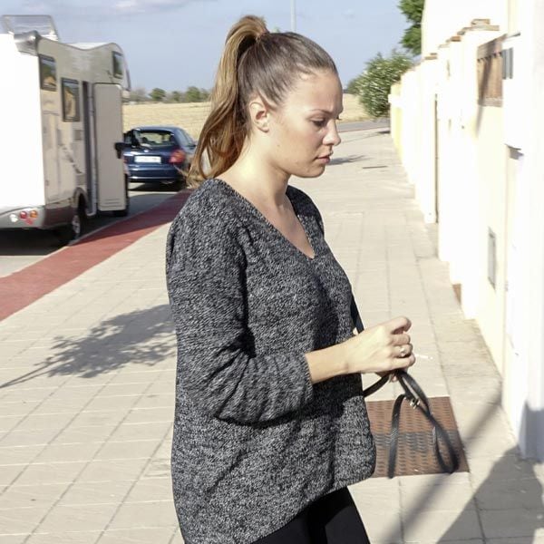 Jessica Bueno, que reside en Londres junto a su marido Jota Peleteiro, ha regresado a España para que su hijo disfrute de unos días en compañía de su padre 

