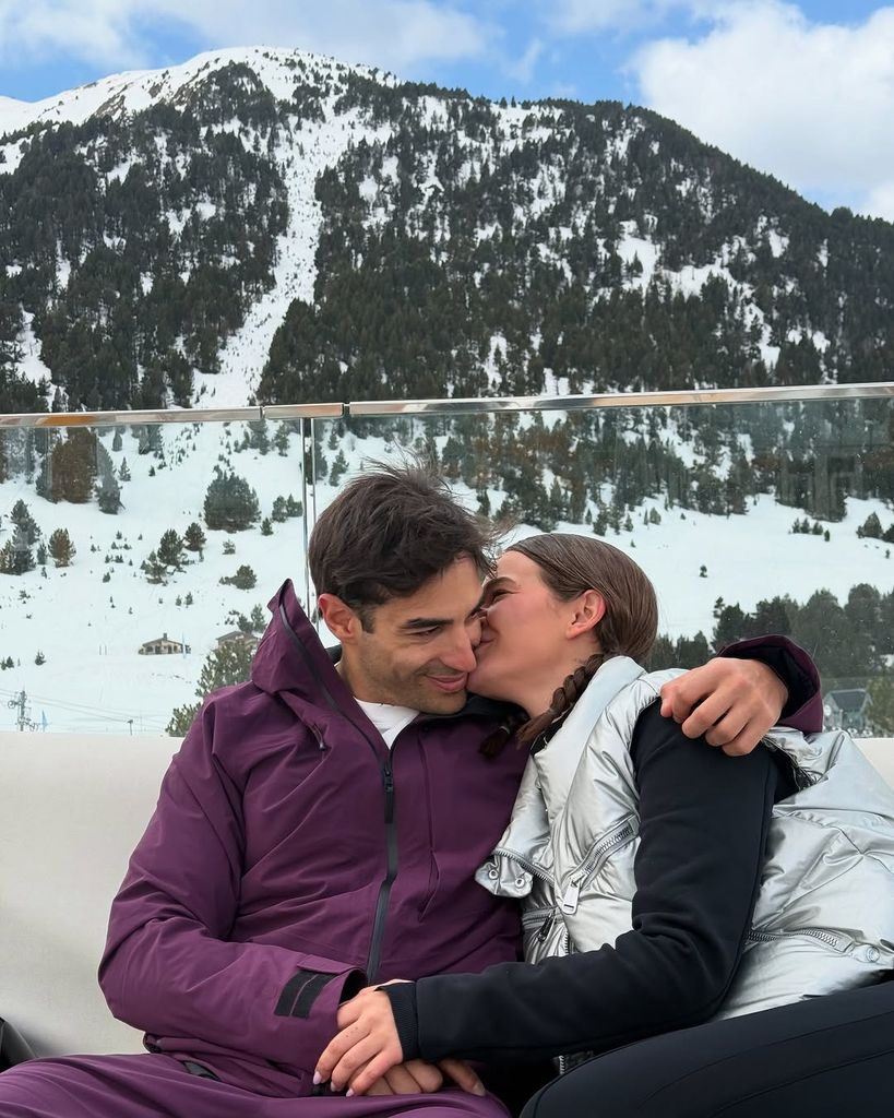 Laura Escanes con su novio Joan Verdú en la nieve