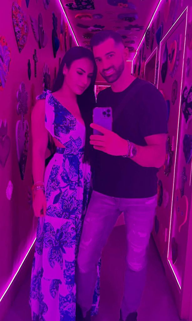 Toni Costa y su novia Evelyn Beltrán