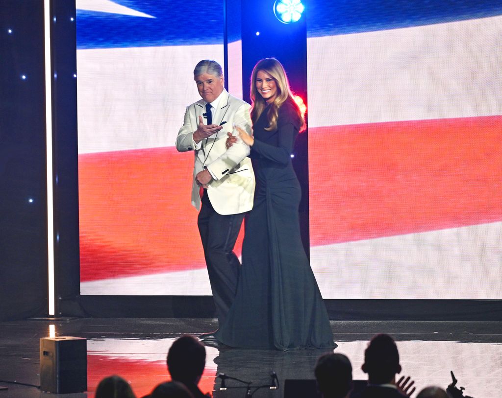 Melania Trump recibe el premio Patriota del Año en la gala organizada por Fox Nation en Greenvale, Nueva York, el 6 de noviembre de 2025