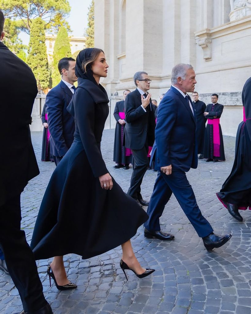 Abdalá y Rania de Jordania, en su llegada al funeral
