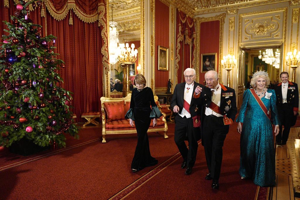 Los reyes Carlos y Camilla en la cena de Estado del presidente de Alemania en diciembre de 2025
