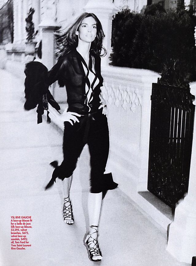 Eugenia Silva en 2002 con un look de Yves Saint Laurent by Tom Ford.