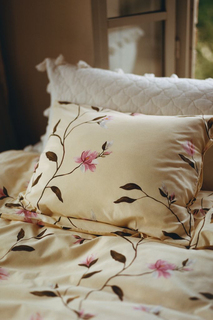 Ropa de cama con flores
