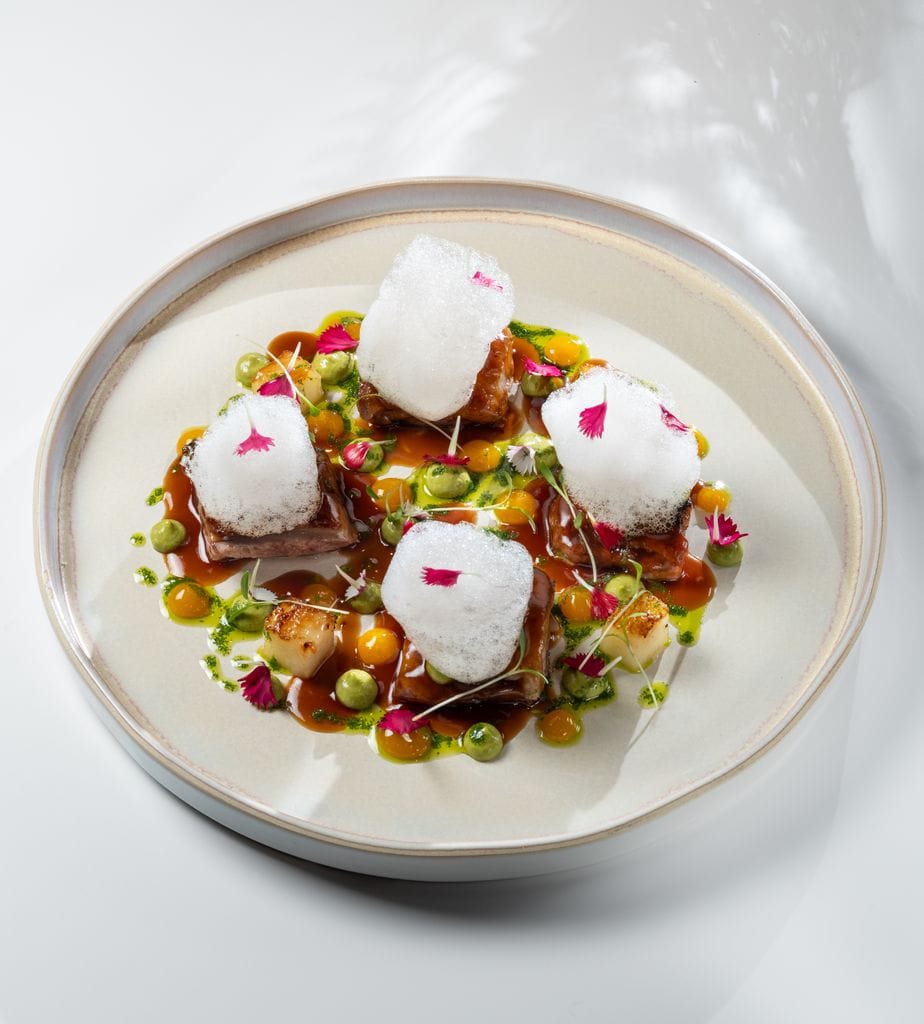 Costilla de cerdo con salsa pipián y melón, propuesta de Compartir Barcelona