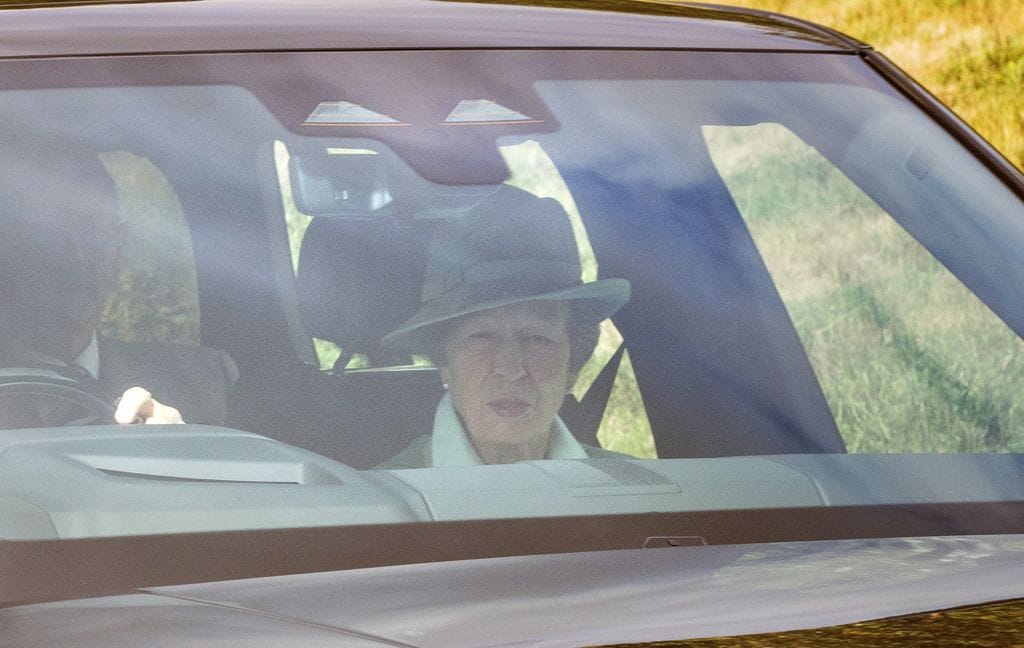 Ana de Inglaterra llegando a la misa