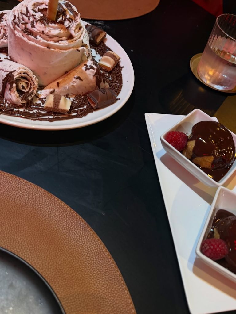 A nadie le amarga un dulce, y eso es lo que han pensado Sandra y Darío en su tarde de tenis