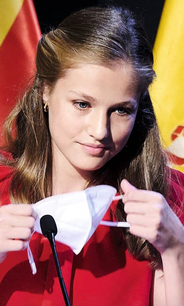 Hola 4032 Leonor