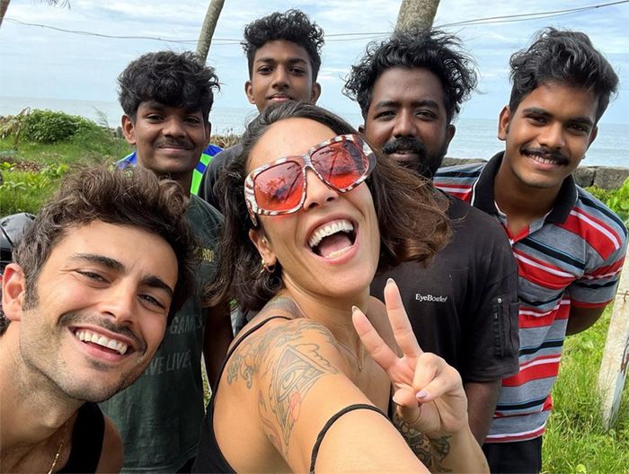 Lorena Castell recorre la India con su novio, el actor Rubén Bernal