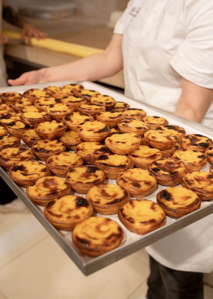 Este pastelito, de crema, que no de nata, es un auténtico icono de Portugal