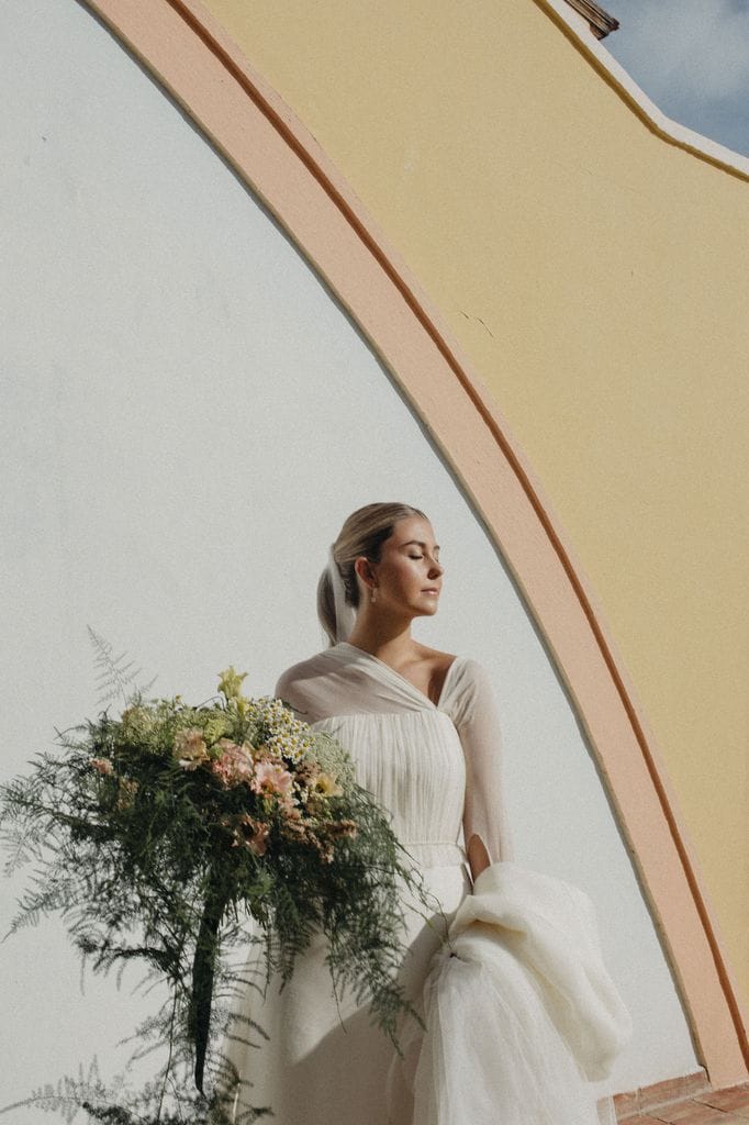 Look de novia con cuerpo plisado