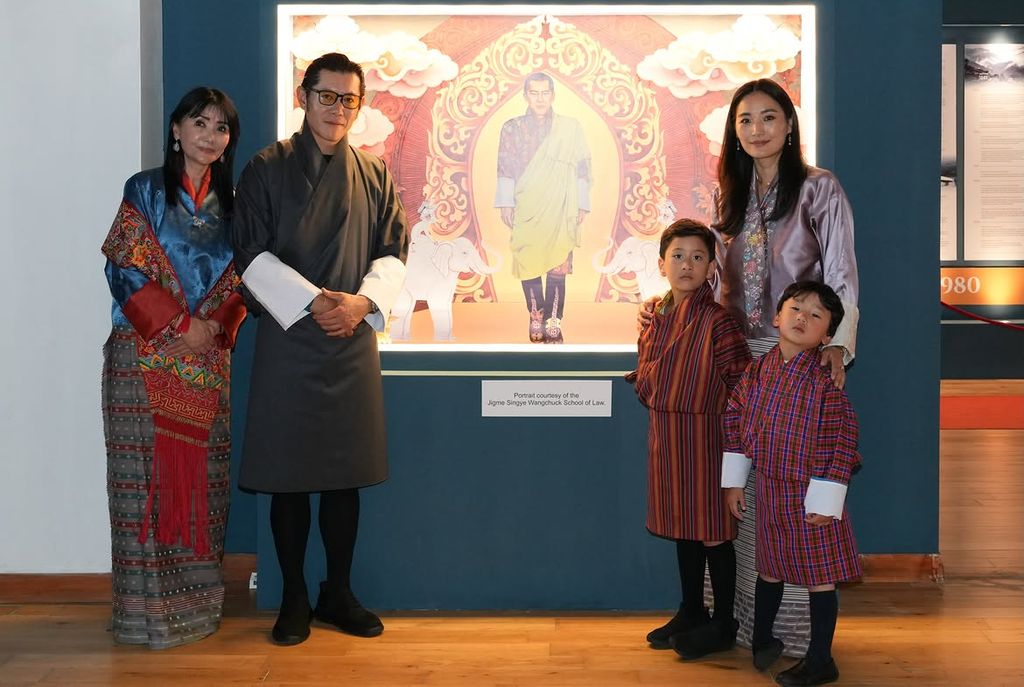 Los miembros de la Familia Real de Bután rinden homenaje al Cuarto Rey Dragón