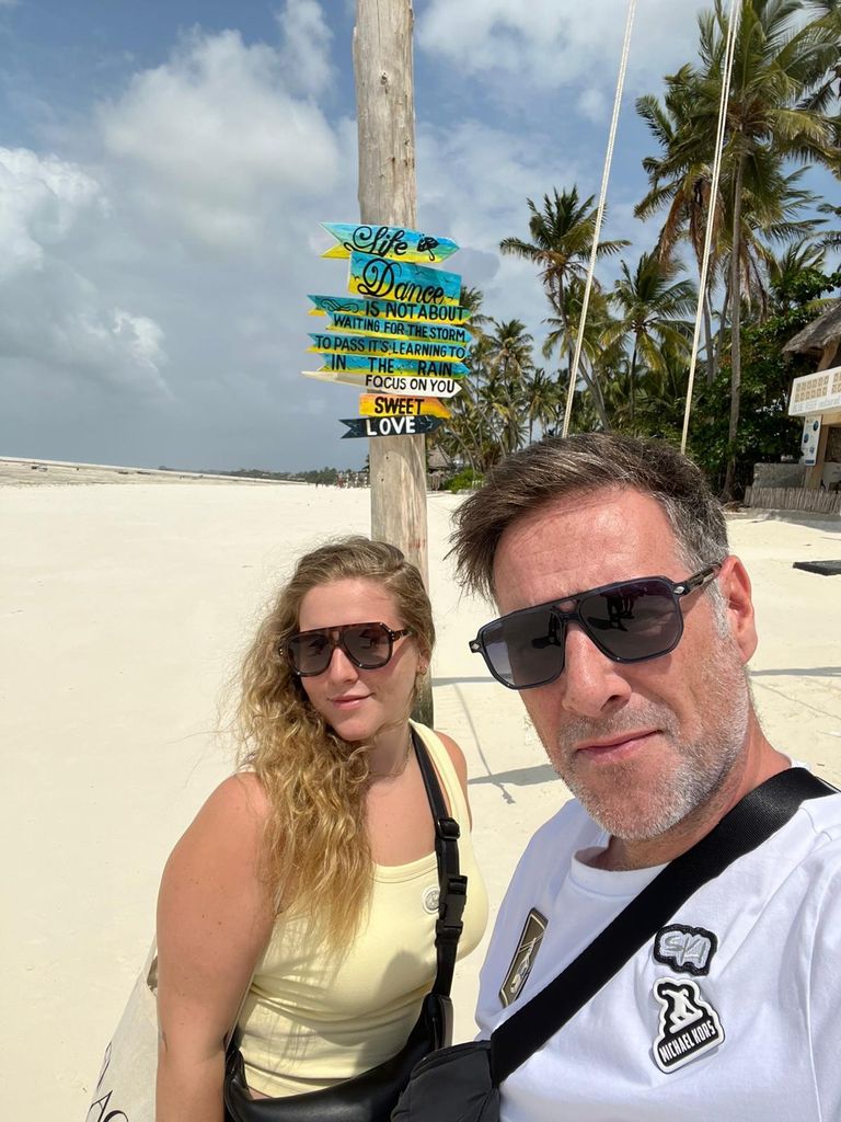 Latre con su hija en su increíble aventura africana
