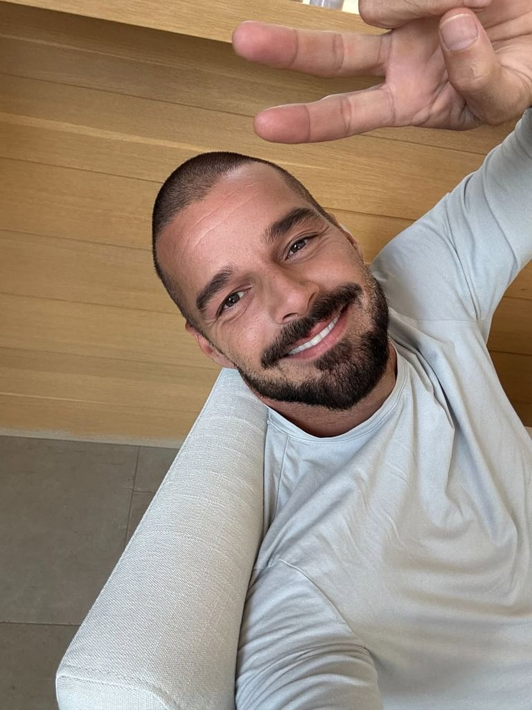 Ricky Martin cambió de look en el verano. 