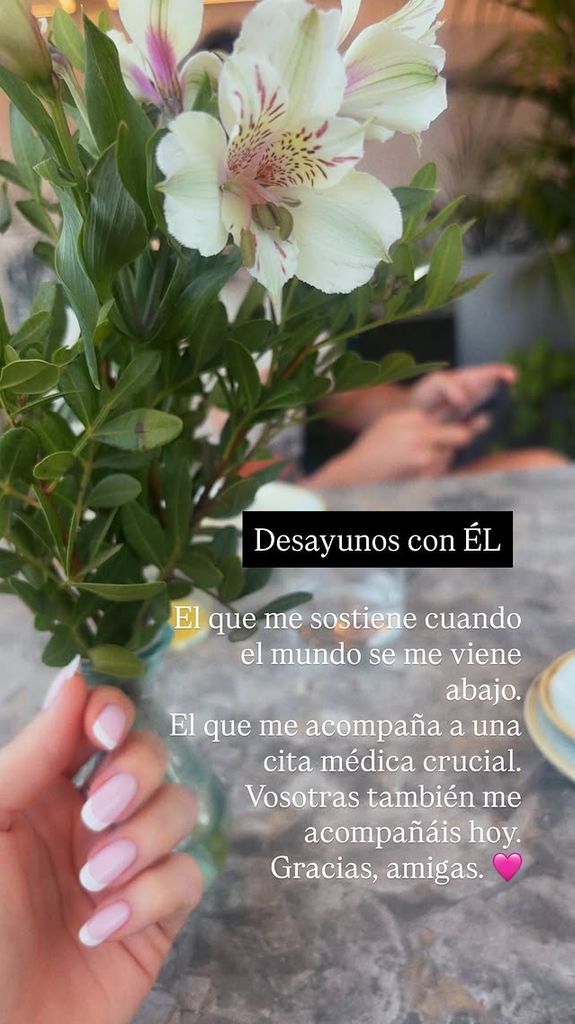 La Vecina Rubia cuenta con el apoyo incondicional de su novio, cuya identidad, al igual que la suya, prefiere mantener en secreto