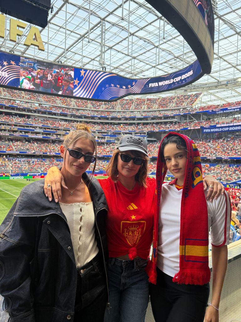 Alexia Putellas, Penélope Cruz y Rosalía viendo el triunfo de España frente a Austria en el Mundial 2026 el 2 de julio de 2026