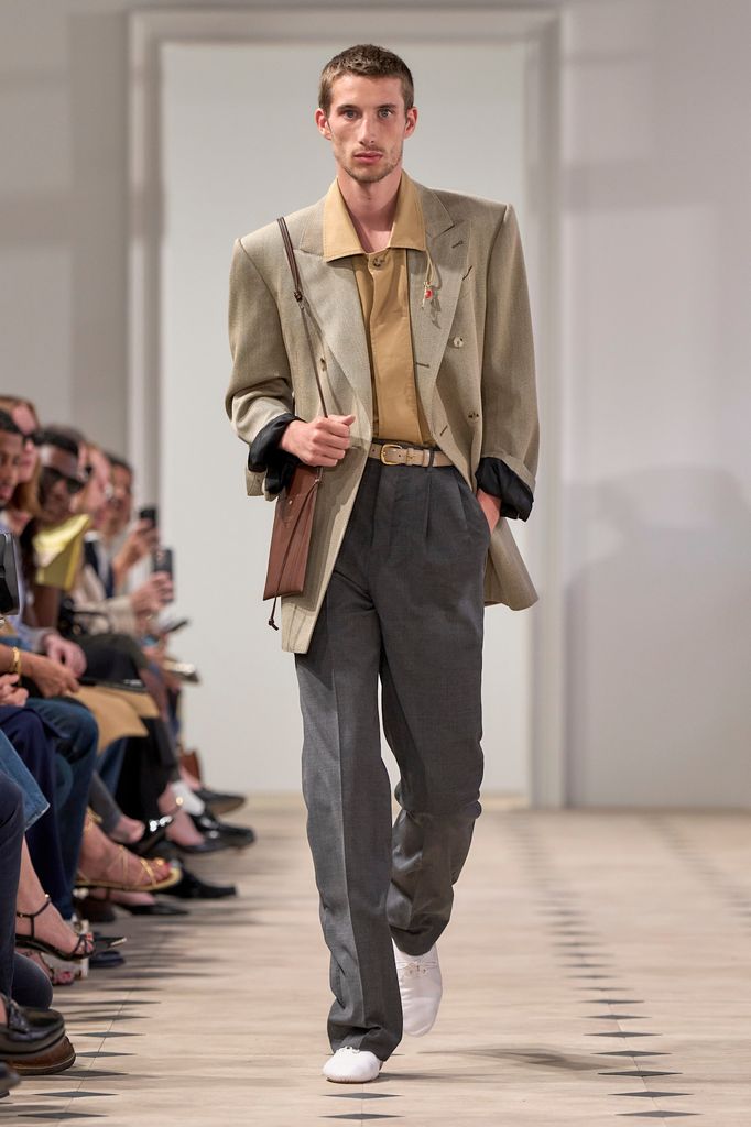 El diseñador presentó piezas de mujer y de hombre en un mismo desfile.