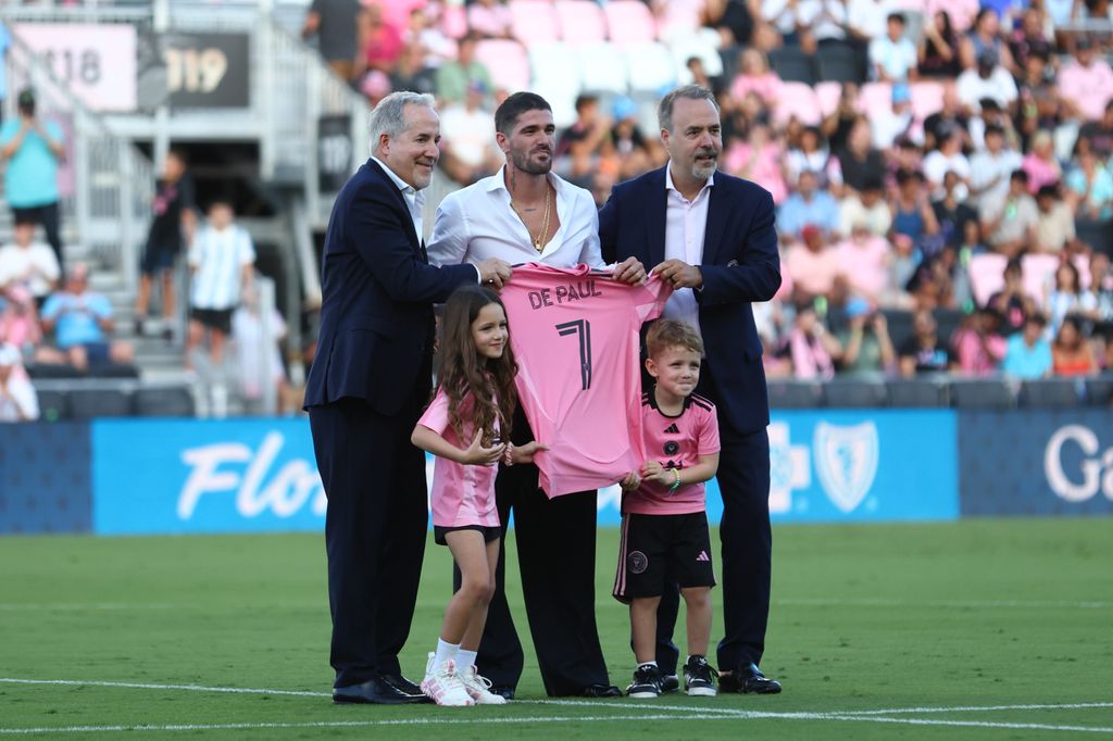 Francesca y Bautista fueron los más emocionados de estar junto a su padre, Rodrigo de Paul, en la cancha