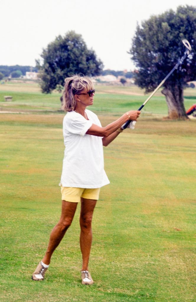 Birgitta de Suecia jugando al golf en Santa Ponsa (Mallorca) en mayo de 1999