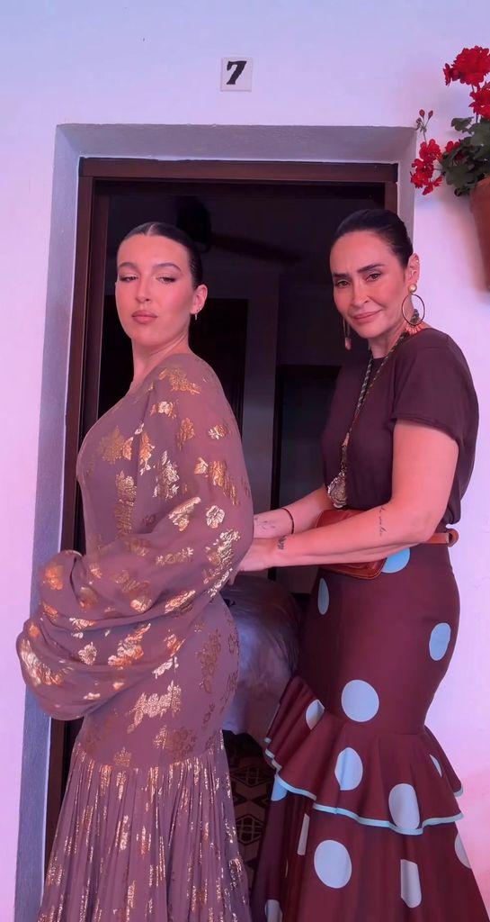 Alba Díaz con un vestido de su madre, Vicky Martín Berrocal, de hace 14 años.