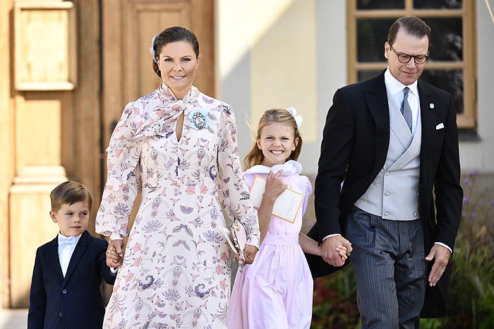 Victoria y Daniel de Suecia con sus hijos