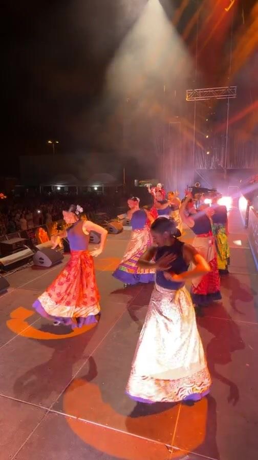 Lola García y su cuerpo de baile participaron en el concierto de Isabel Pantoja