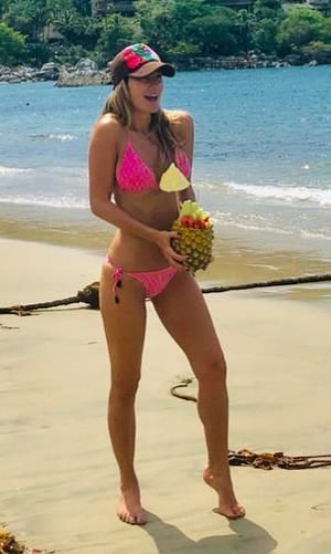geraldine baz n con bikini rosado ne n