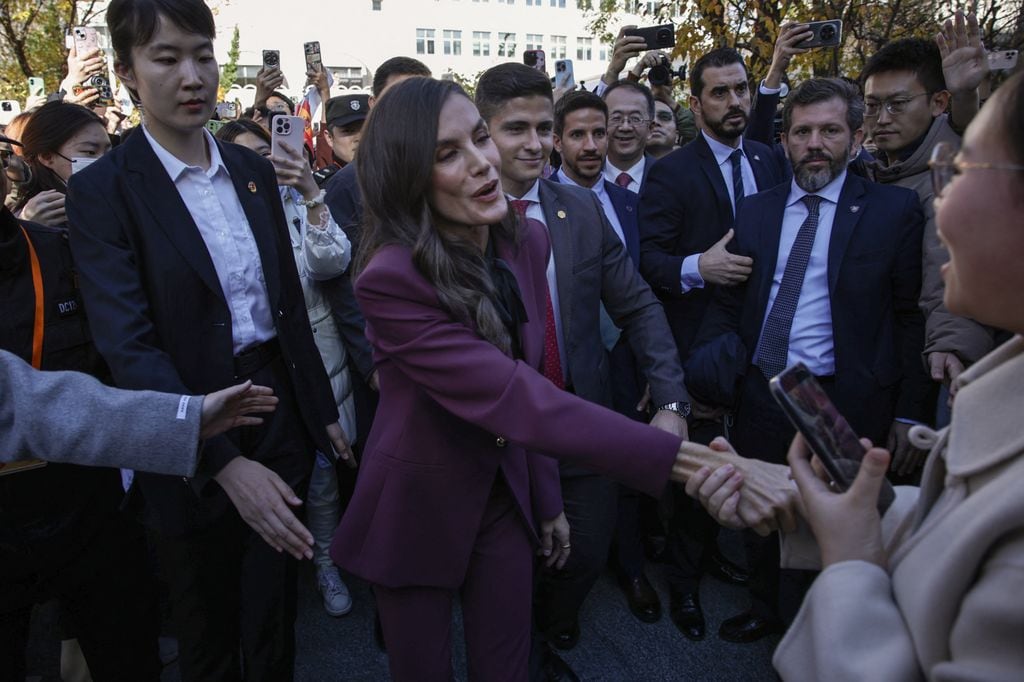 La reina Letizia en la Universidad de Estudios extranjeros de Pekín
