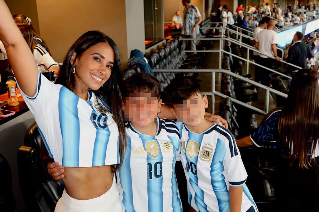 Antonella con Mateo y Ciro