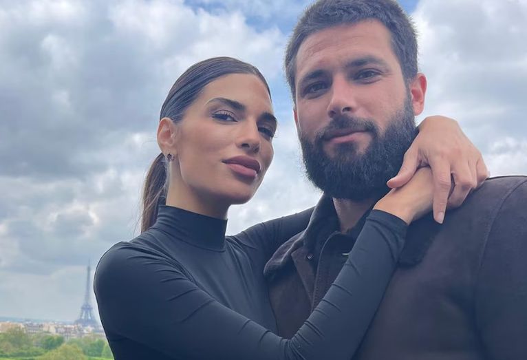Jota Peleteiro con Miriam Cruz