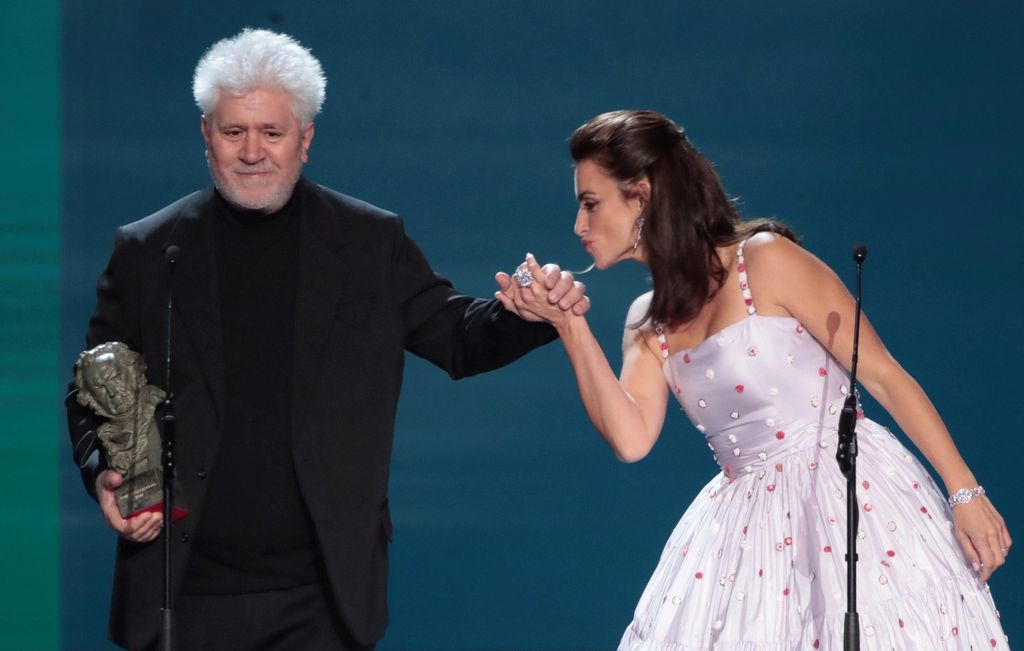 Pedro Almodóvar y Penélope Cruz en los Goya 2022