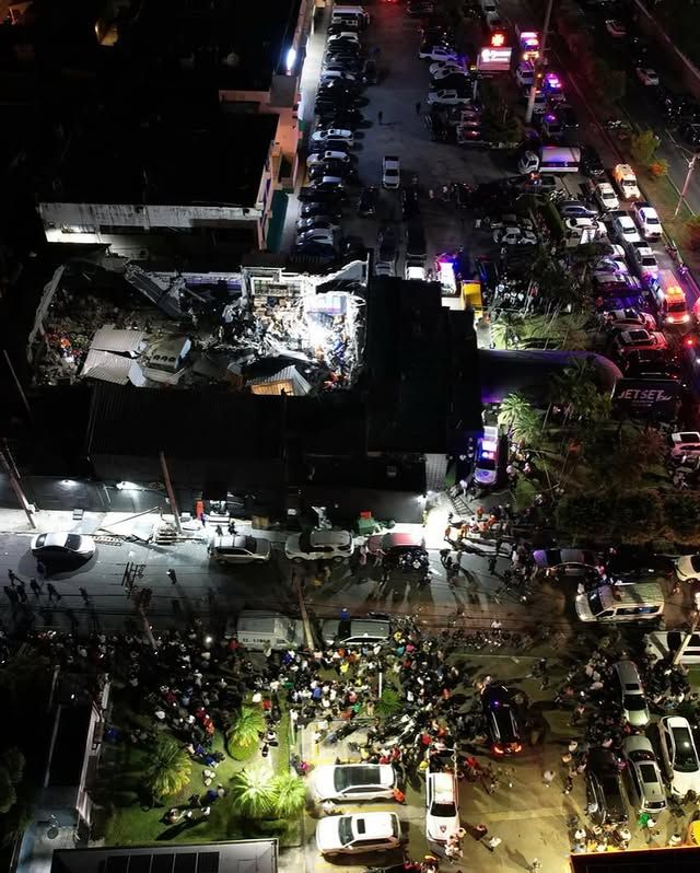El techo de la discoteca Jet Set colapsó cerca de las 12:44am 