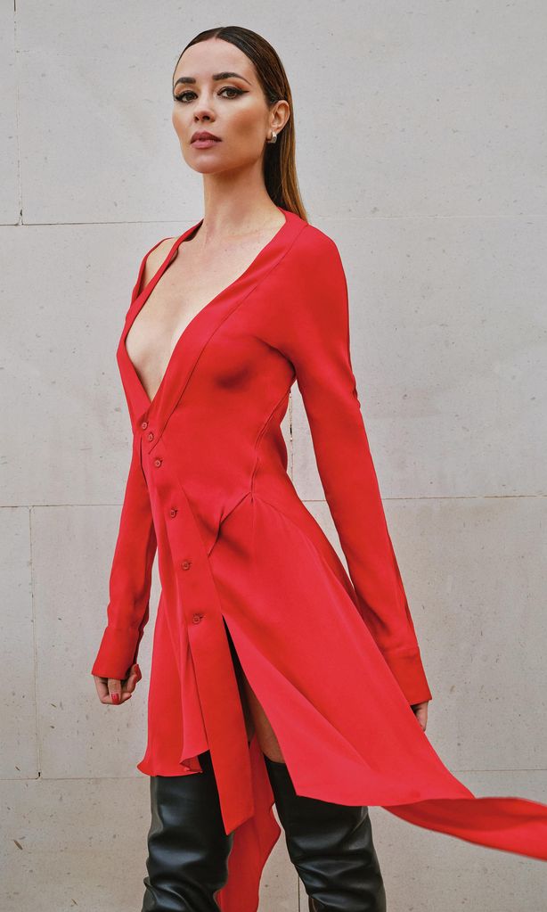 Dafne Fernández HOLA 4136