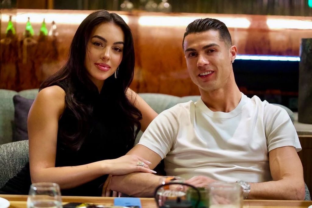 Cristiano y Georgina posan juntos