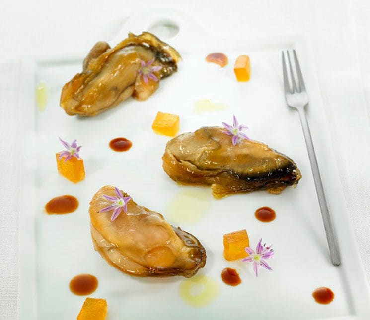Ostras marinadas con miel y soja y gelatina de amontillado