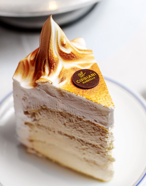Cipriani cuenta con más de 25 restaurantes en el mundo, entre ellos uno en Ibiza y otro en Marbella. La tarta de la imagen es la servida en este último. 