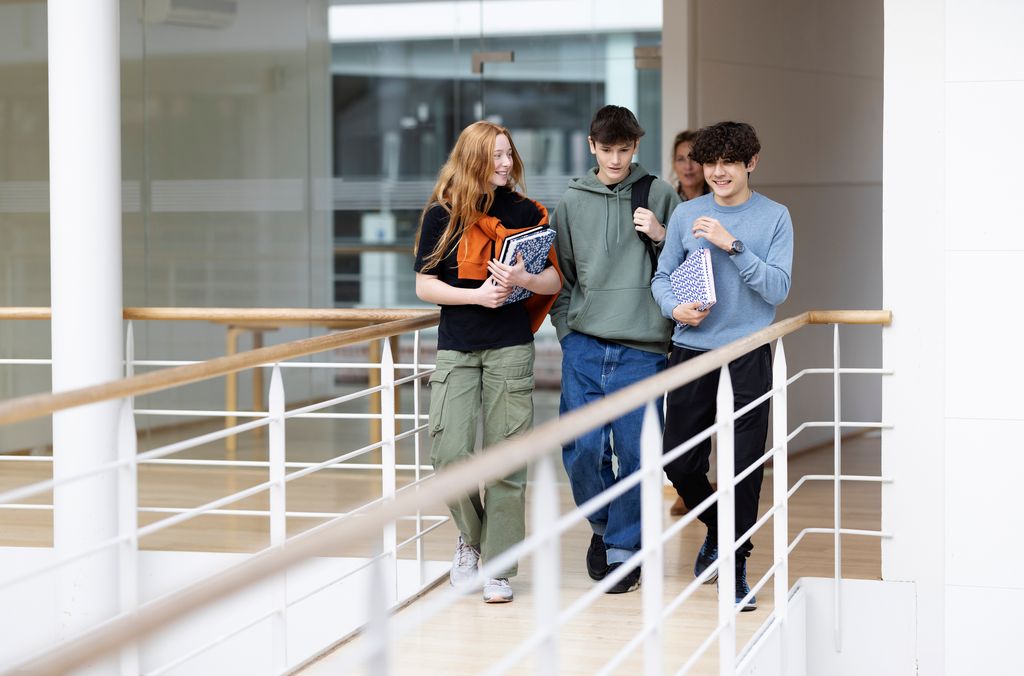 Adolescentes en la universidad