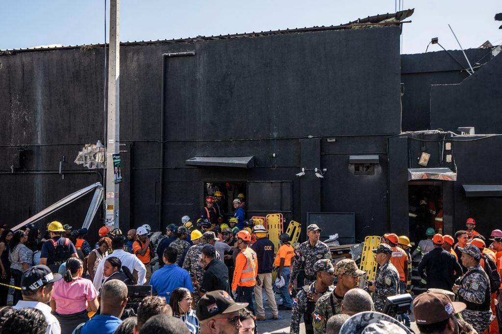        República Dominicana Llora la Muerte de 98 Personas tras el Derrumbe de una de sus Discotecas Más Emblemáticas