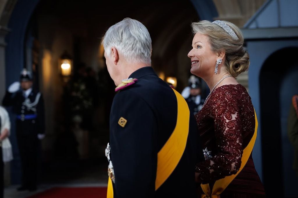 Los reyes de Bélgica en la cena de gala tras la abdicación del Gran Duque Enrique de Luxemburgo