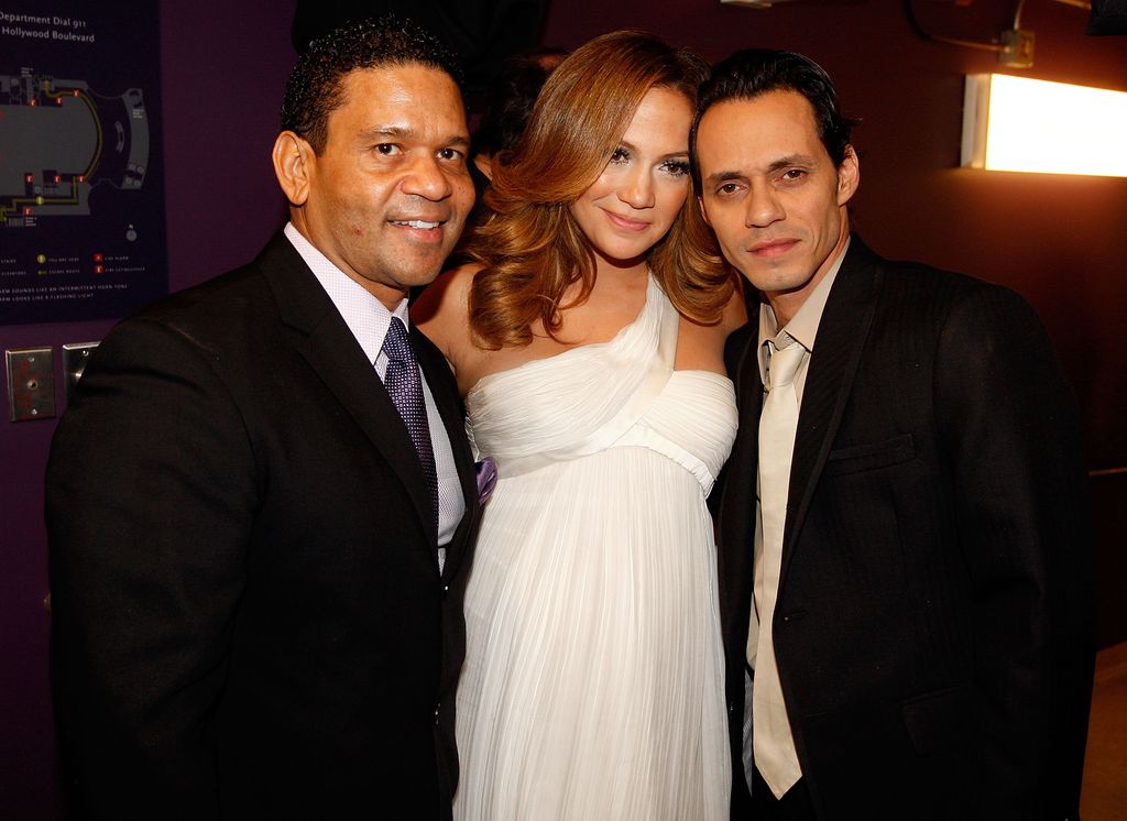 Jennifer Lopez y Marc Anthony con Benny Medina en una gala en Hollywood en 2007