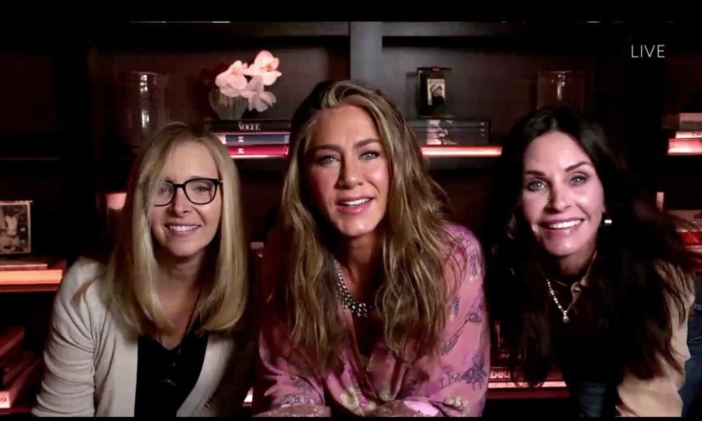 Jennifer Aniston, Courtney Cox y Lisa Kudrow durante los Emmy Awards